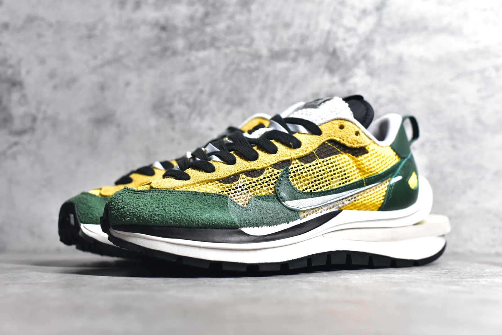 GS NIKE VAPORWAFFLE SACAI TOUR YELLOW STADIUM GREEN CV1363-700