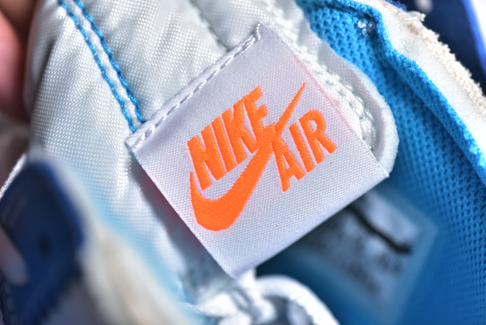 LJR-JORDAN 1 RETRO HIGH OFF-WHITE UNIVERSITY BLUE AQ0818-148