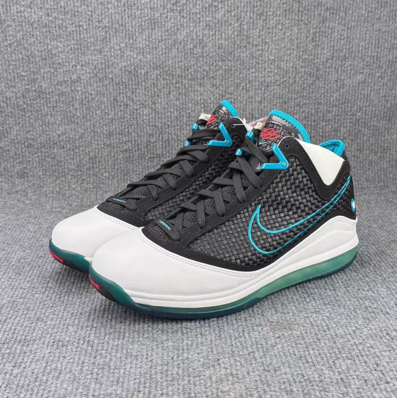 Nike LeBron 7 Retro 