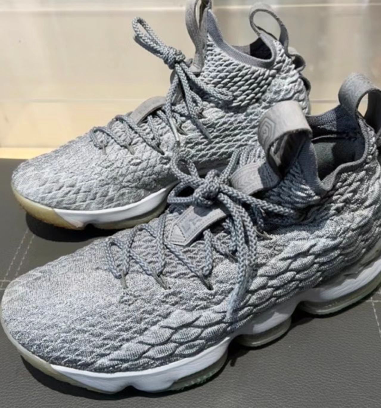 Nike LeBron 15 