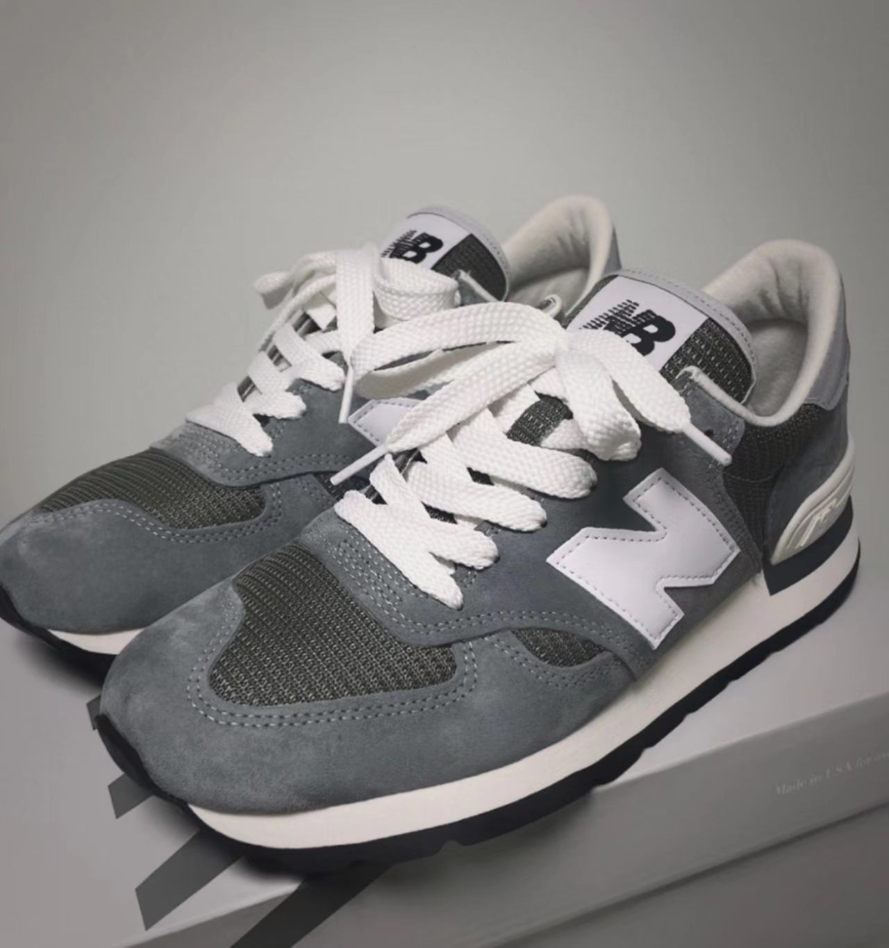New Balance  990v1 