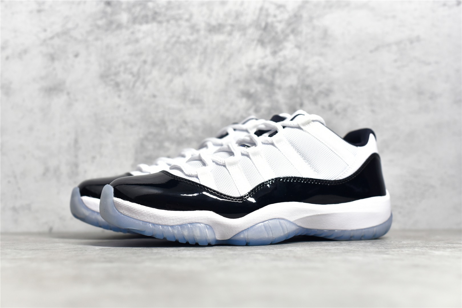 Air Jordan 11 Low 