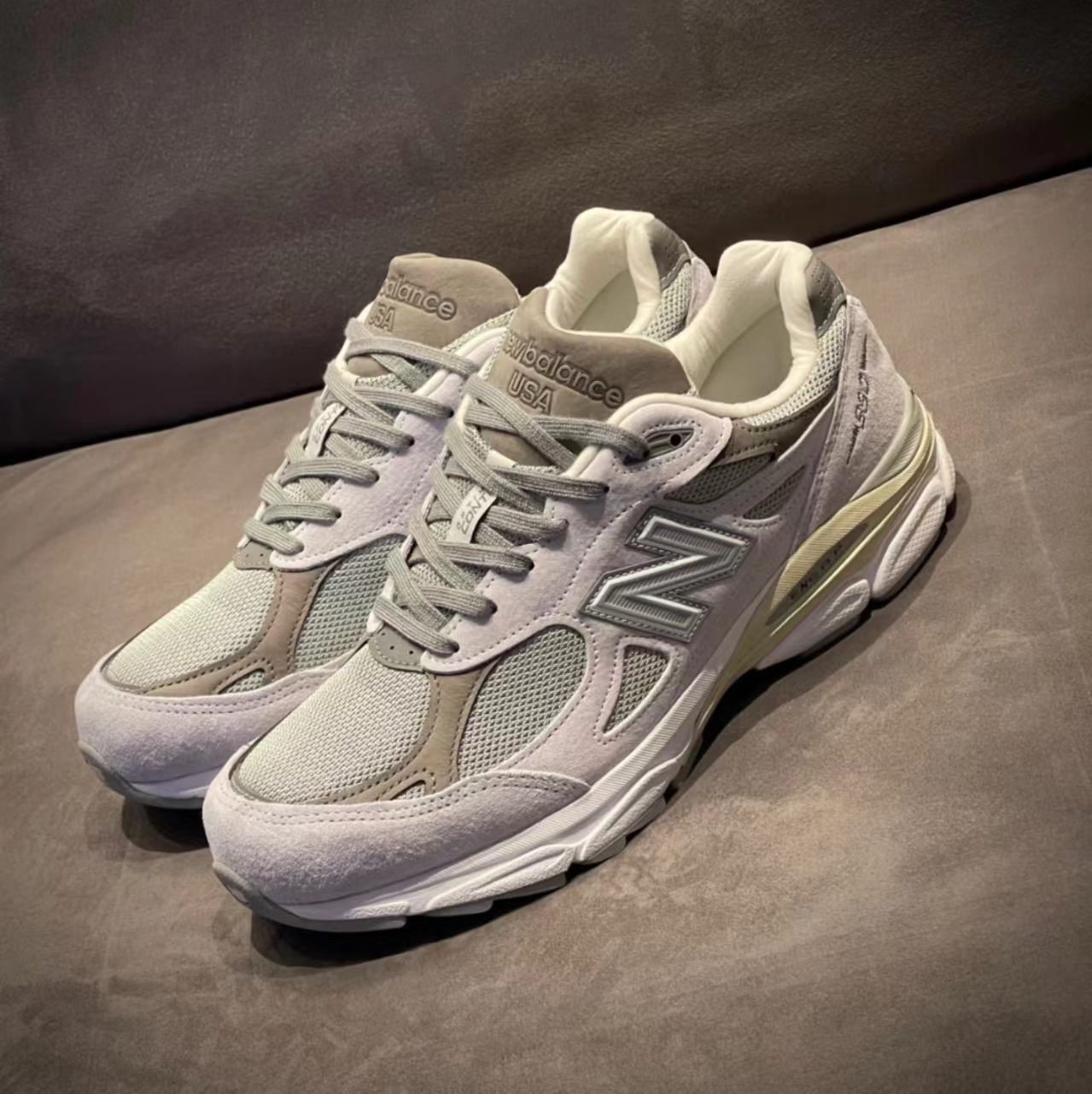 New Balance 990v3 Beige Brown
