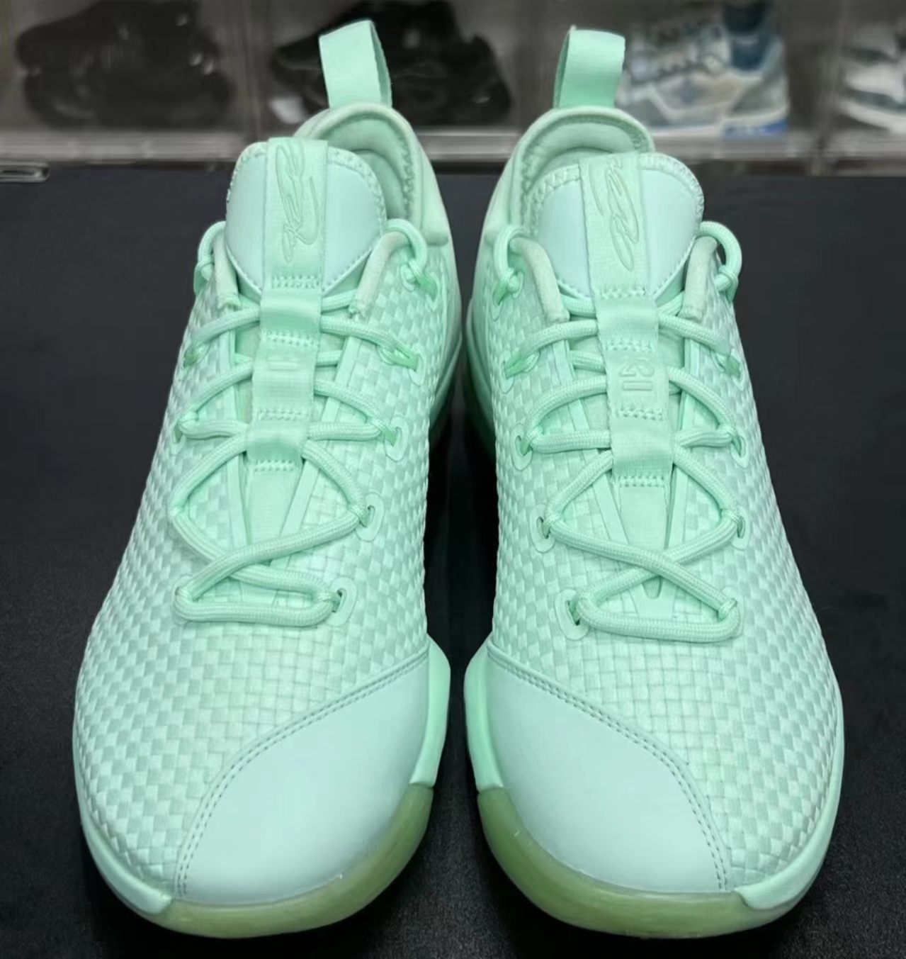 Nike LeBron 14 Low 