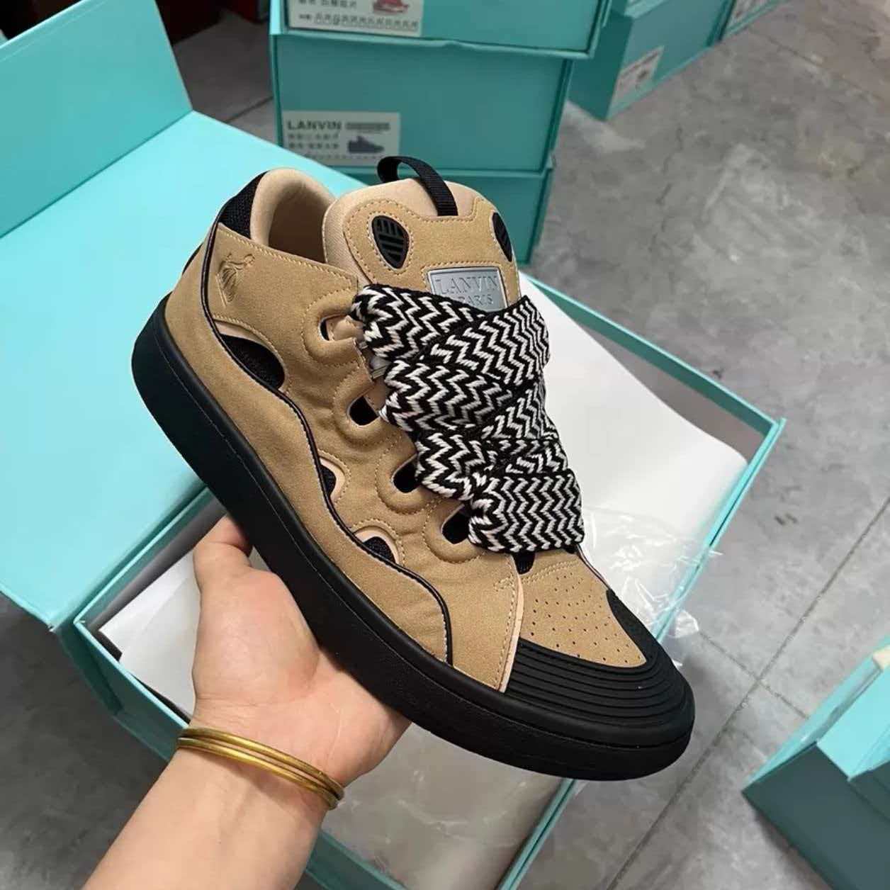 Lanvin Curb