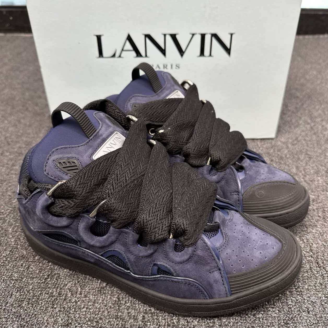 Lanvin Curb