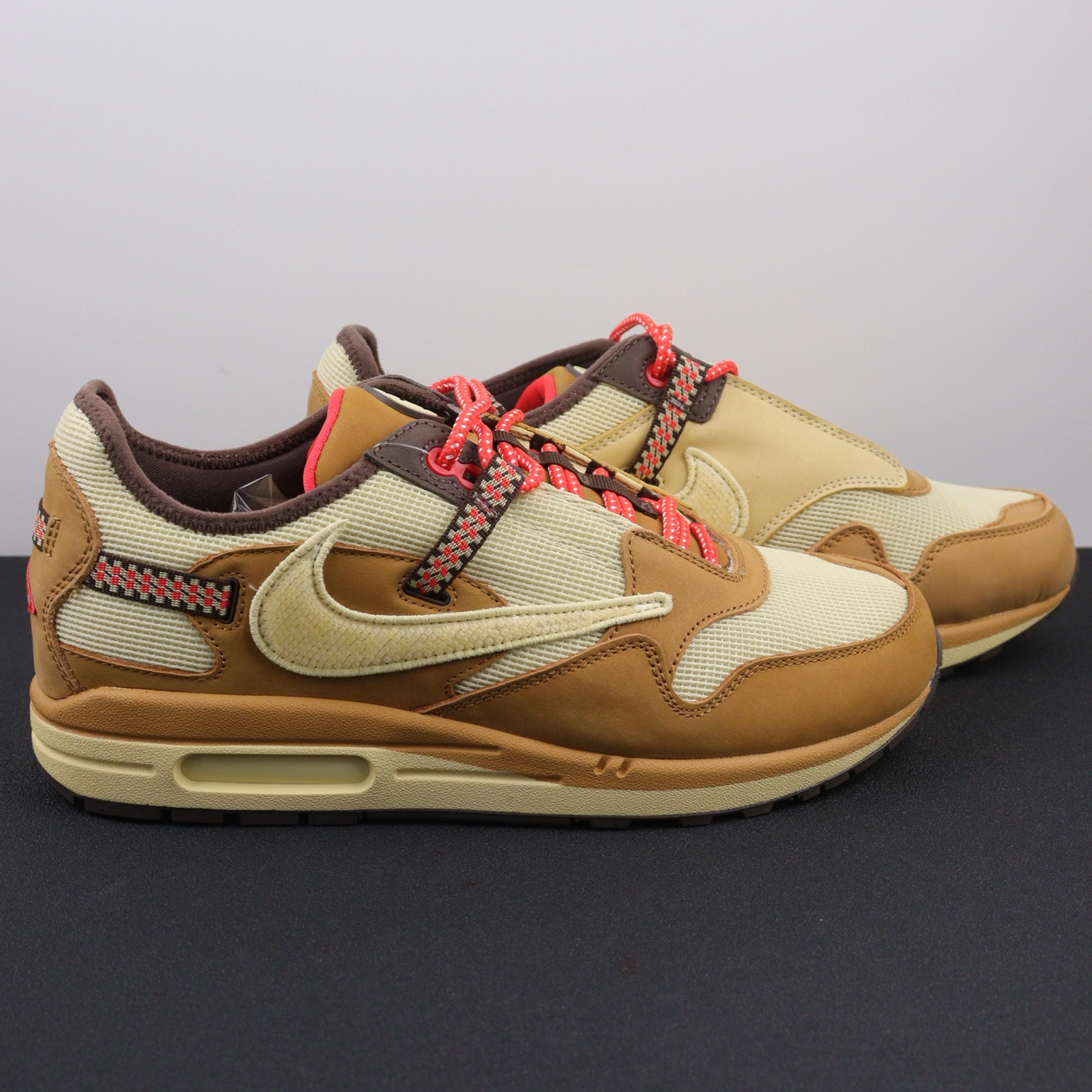 TRAVIS SCOTT X AIR MAX 1 “SATURN GOLD” DO9392-701