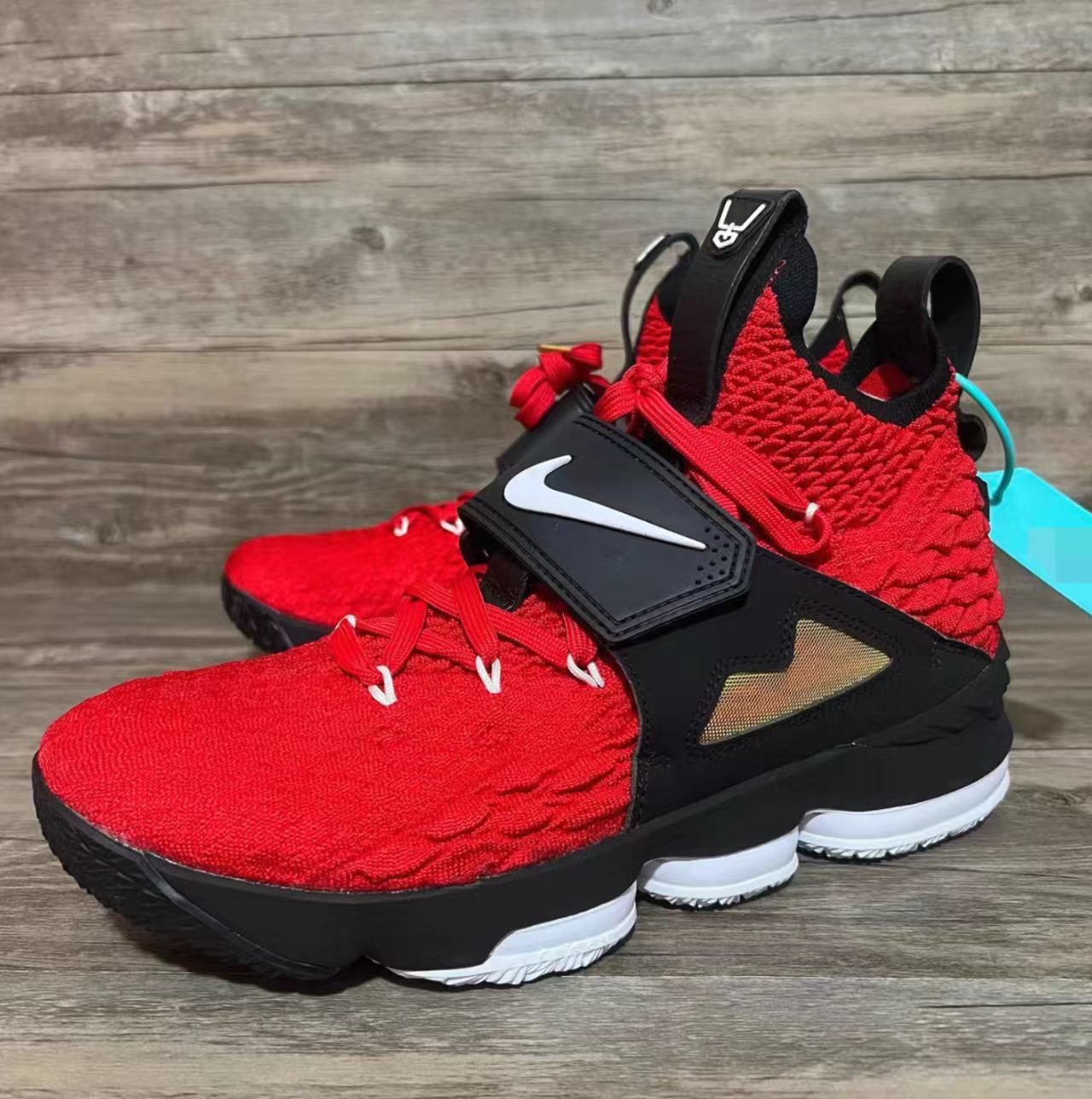 Nike LeBron 15 
