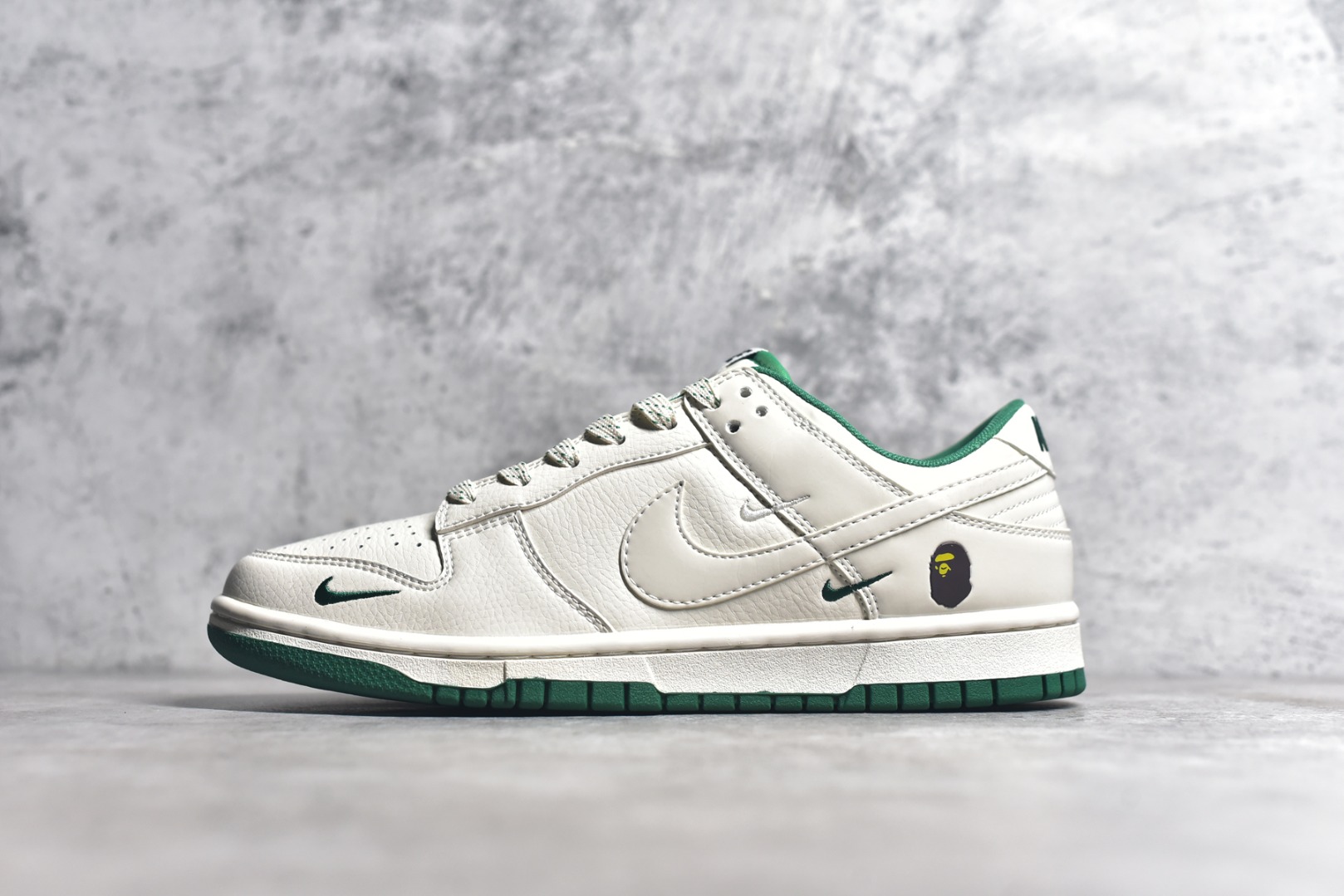 BAPE X SB DUNK LOW  XD6188-026J