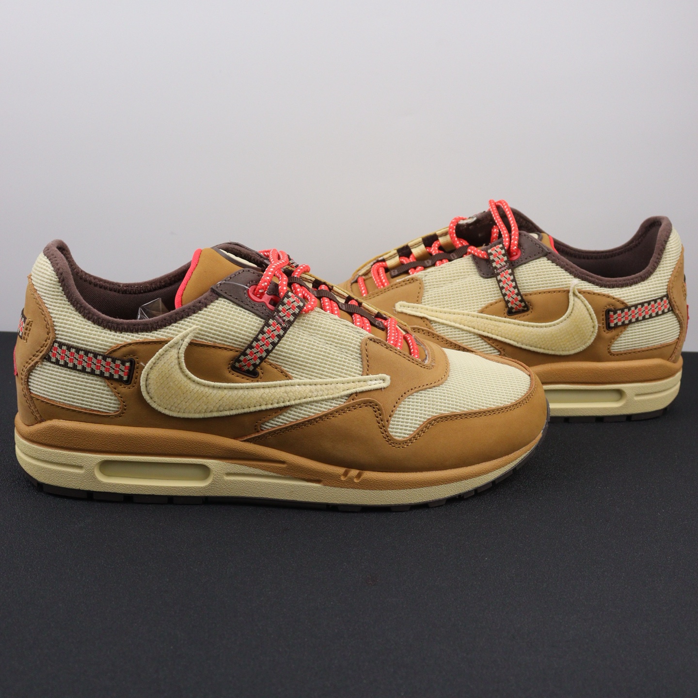 TRAVIS SCOTT X AIR MAX 1 “SATURN GOLD” DO9392-701