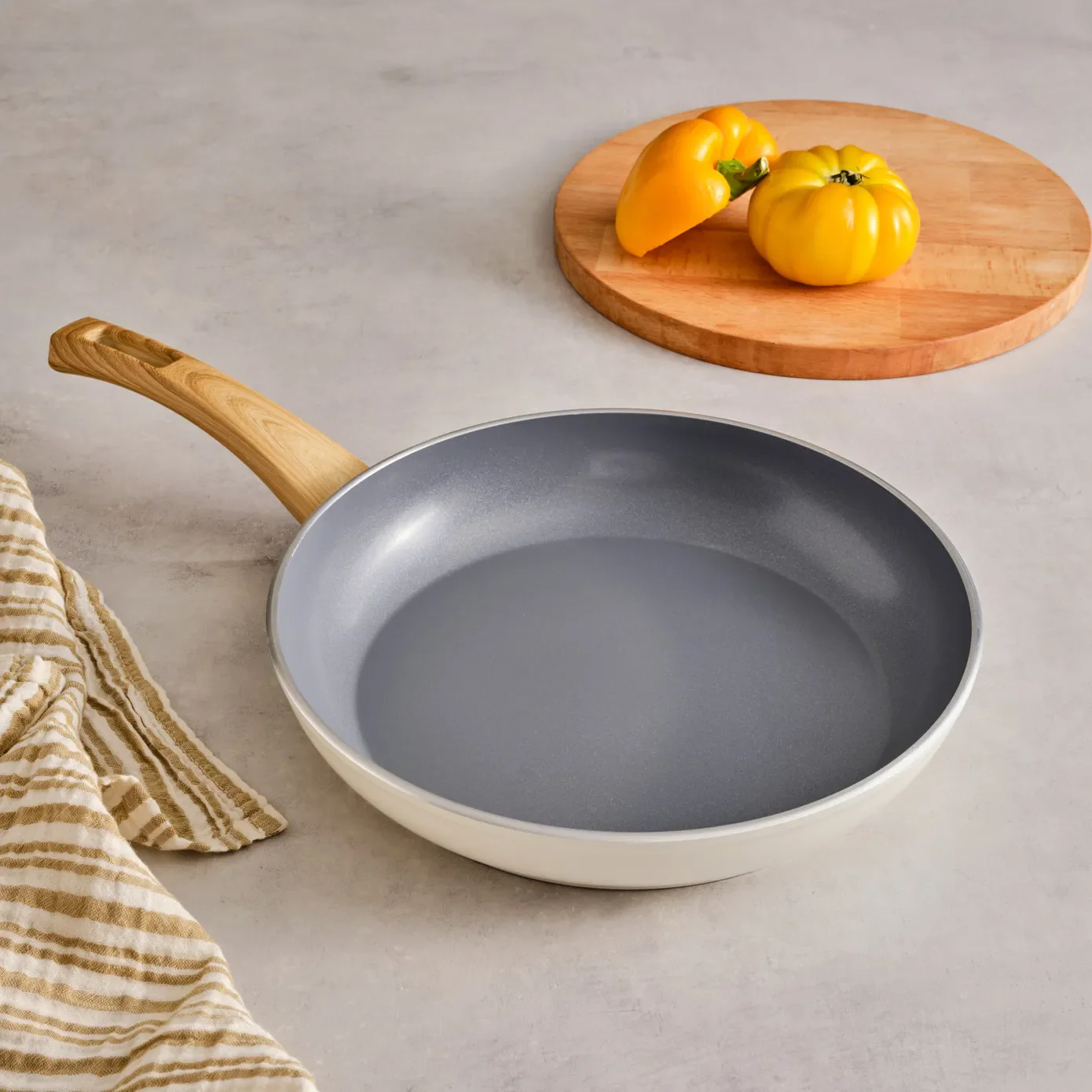 Karaca Swiss Crystal Poêle Crème, 30 cm