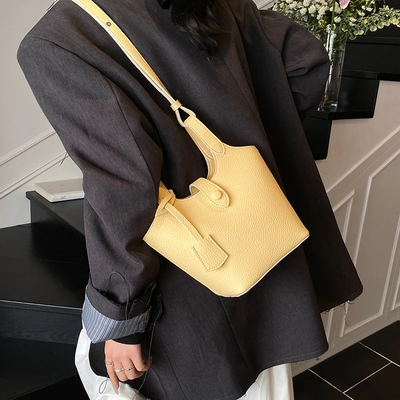 Lyra Bucket Tote