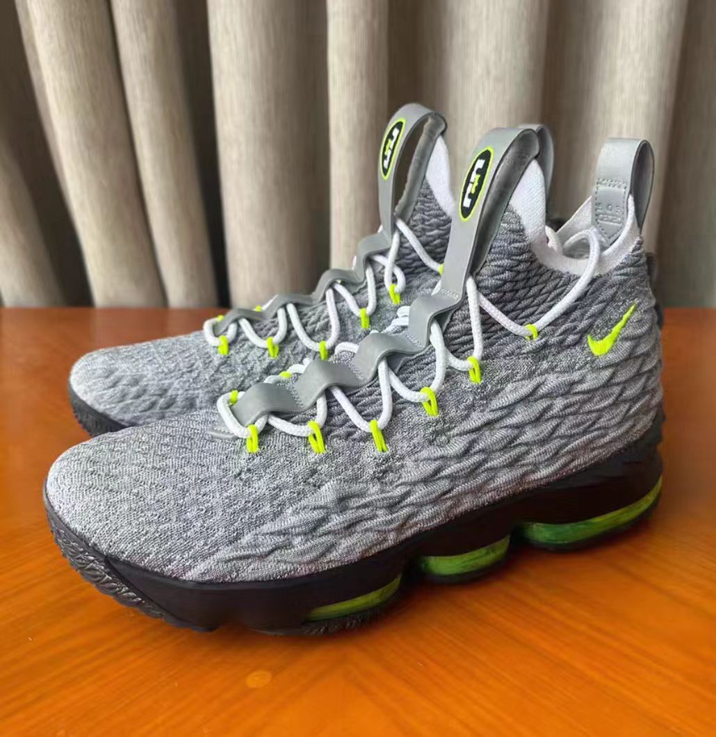 Nike LeBron 15 