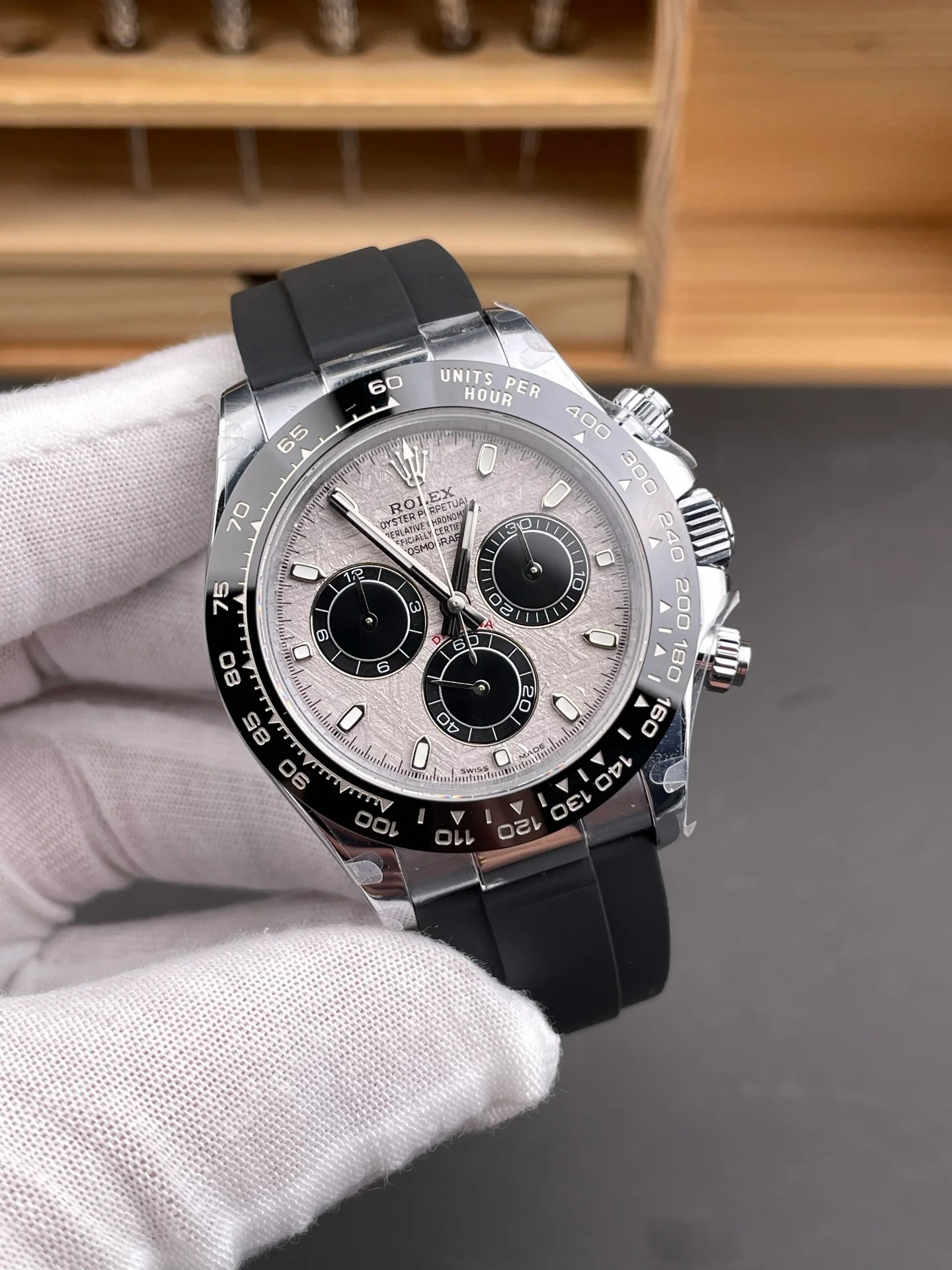 White Ceramic Bezel Meteorite Dial Daytona