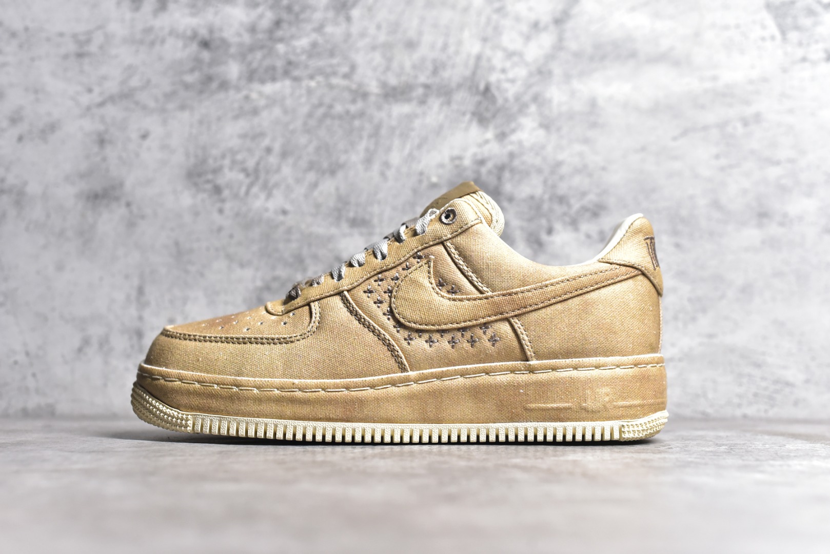 NIKE AIR FORCE 1 LOW NAIKE TAN CANVAS DV4247-211