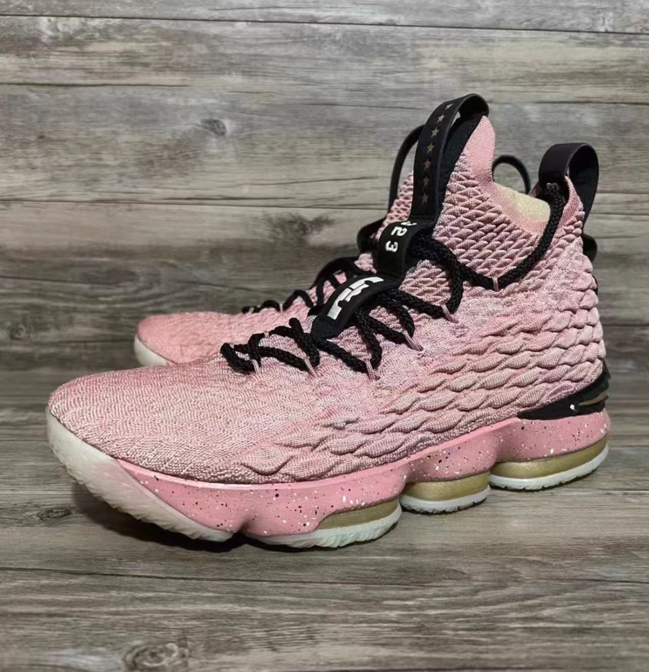 Nike LeBron 15 