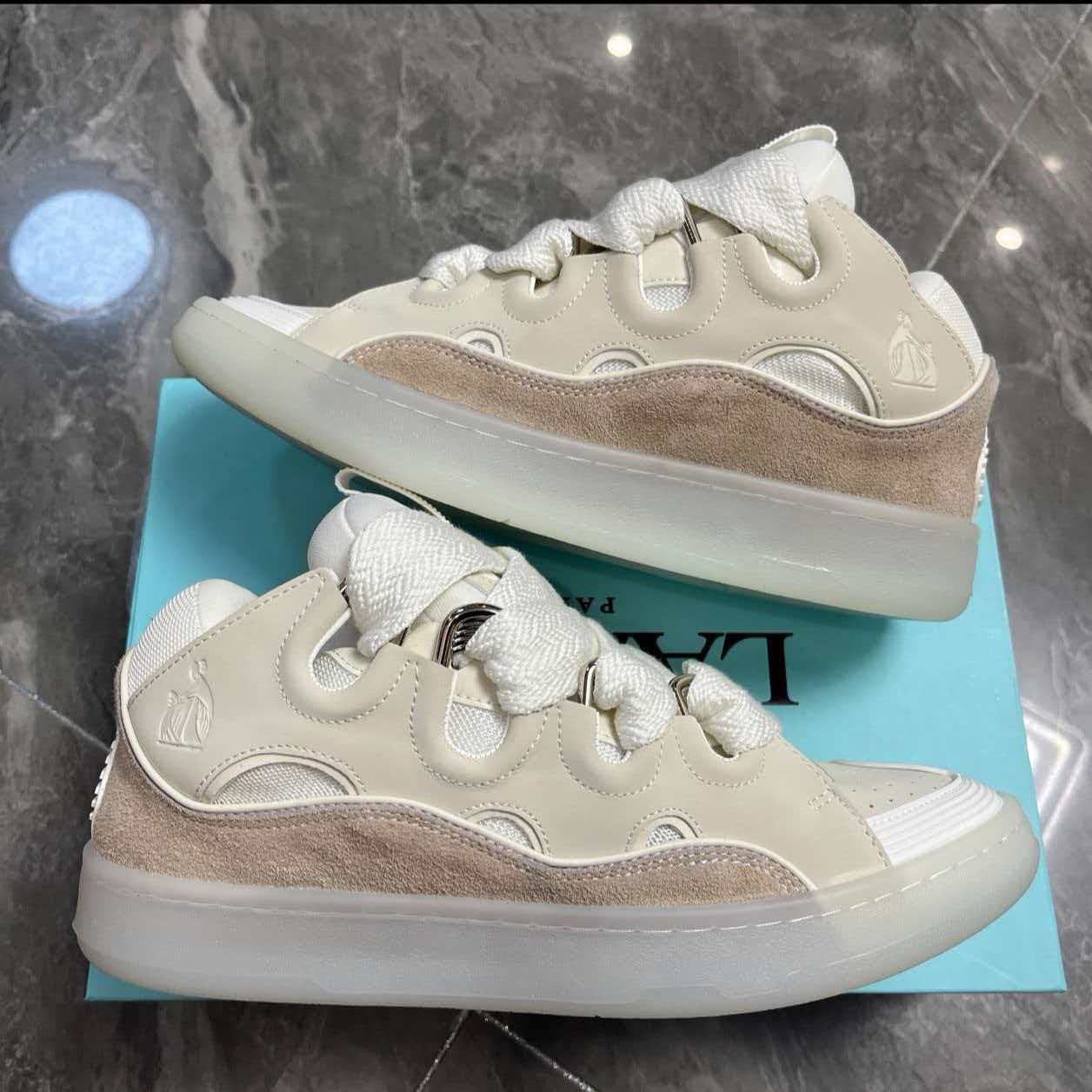 Lanvin Curb