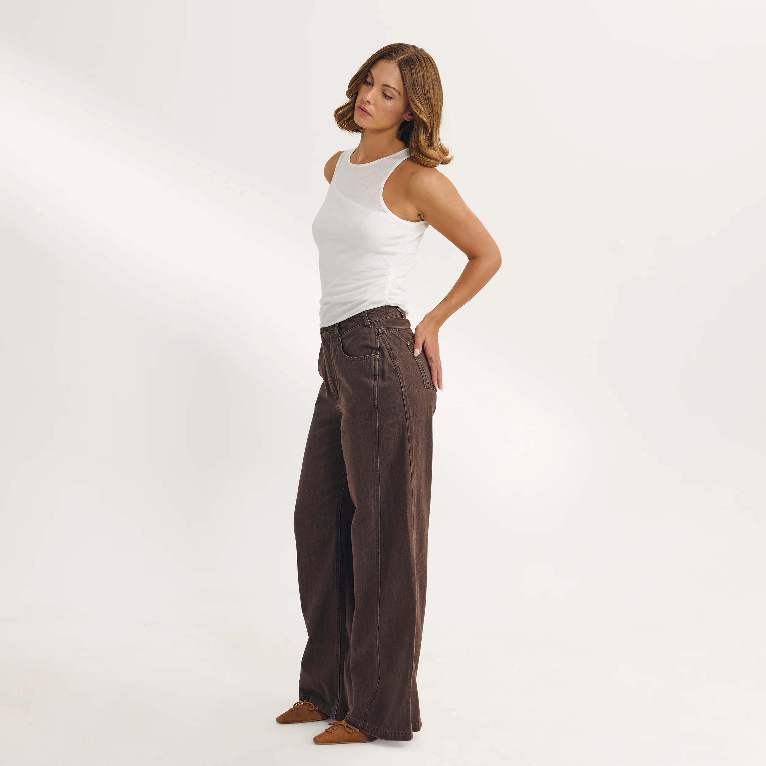 Dipped-Waist Wide-Leg Jeans - Espresso
