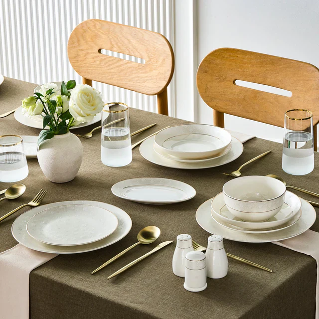 Karaca Elegance Bone Mandarin Service de table 53 pièces pour 12 personnes Or