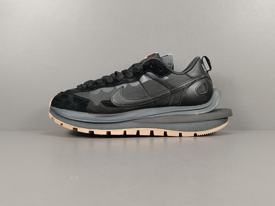 OG SACAI X NIKE VAPORWAFFLE “BLACK AND GUM”