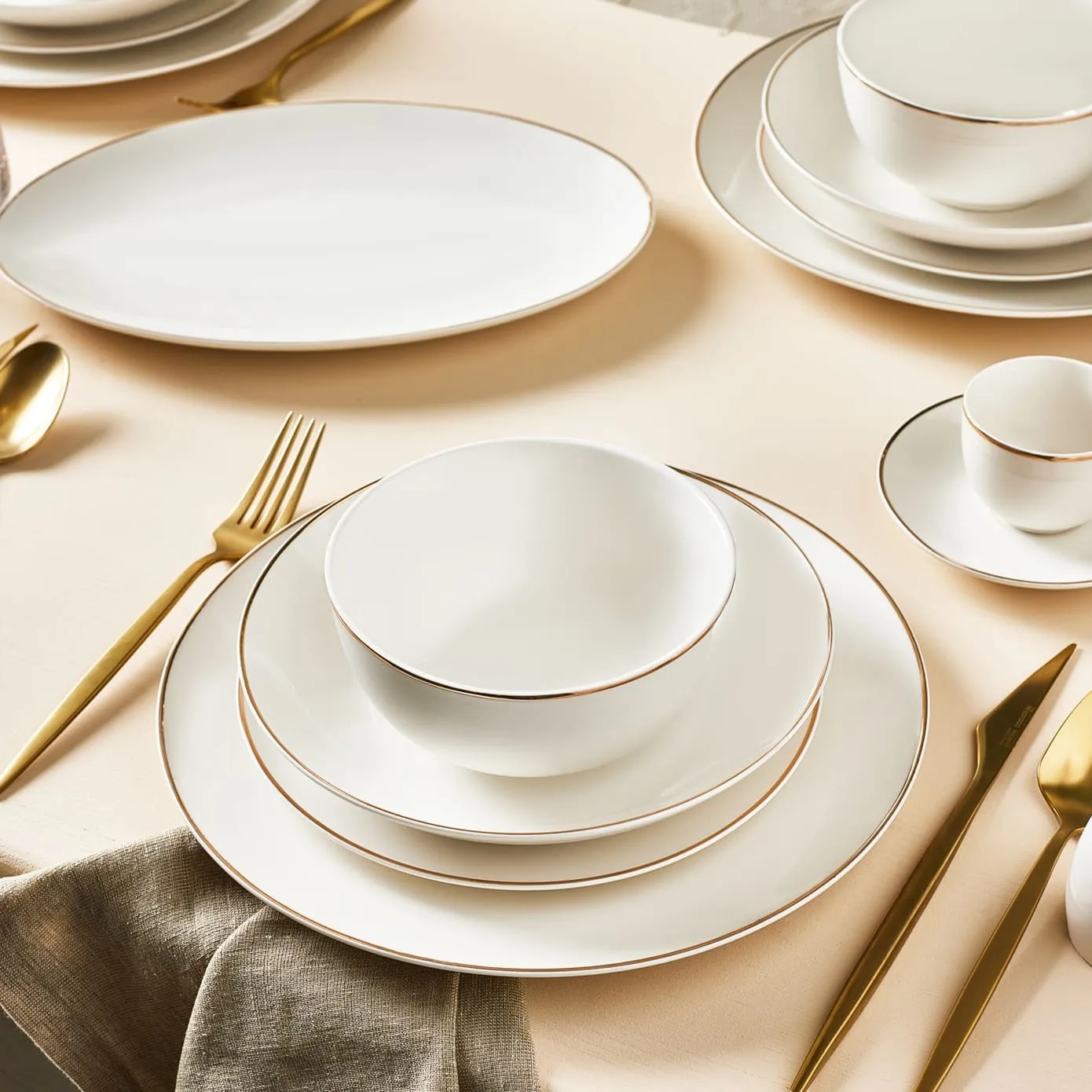 Service de table Karaca Epsilon pour 12 personnes, 76 pièces, New Generation Bone, or