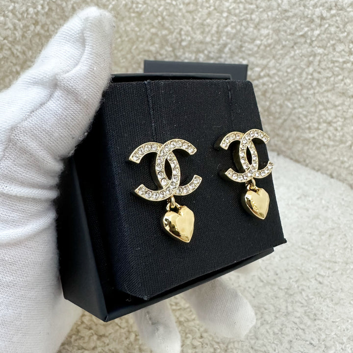 23P Heart Dangling Earrings with Crystals in GHW