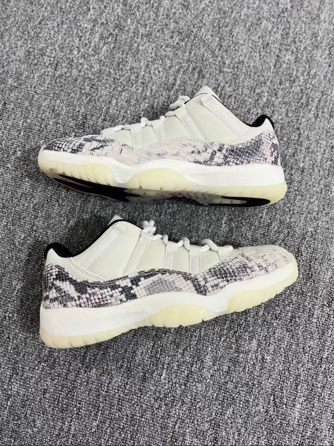 Air Jordan 11 Retro Low LE "Snakeskin"