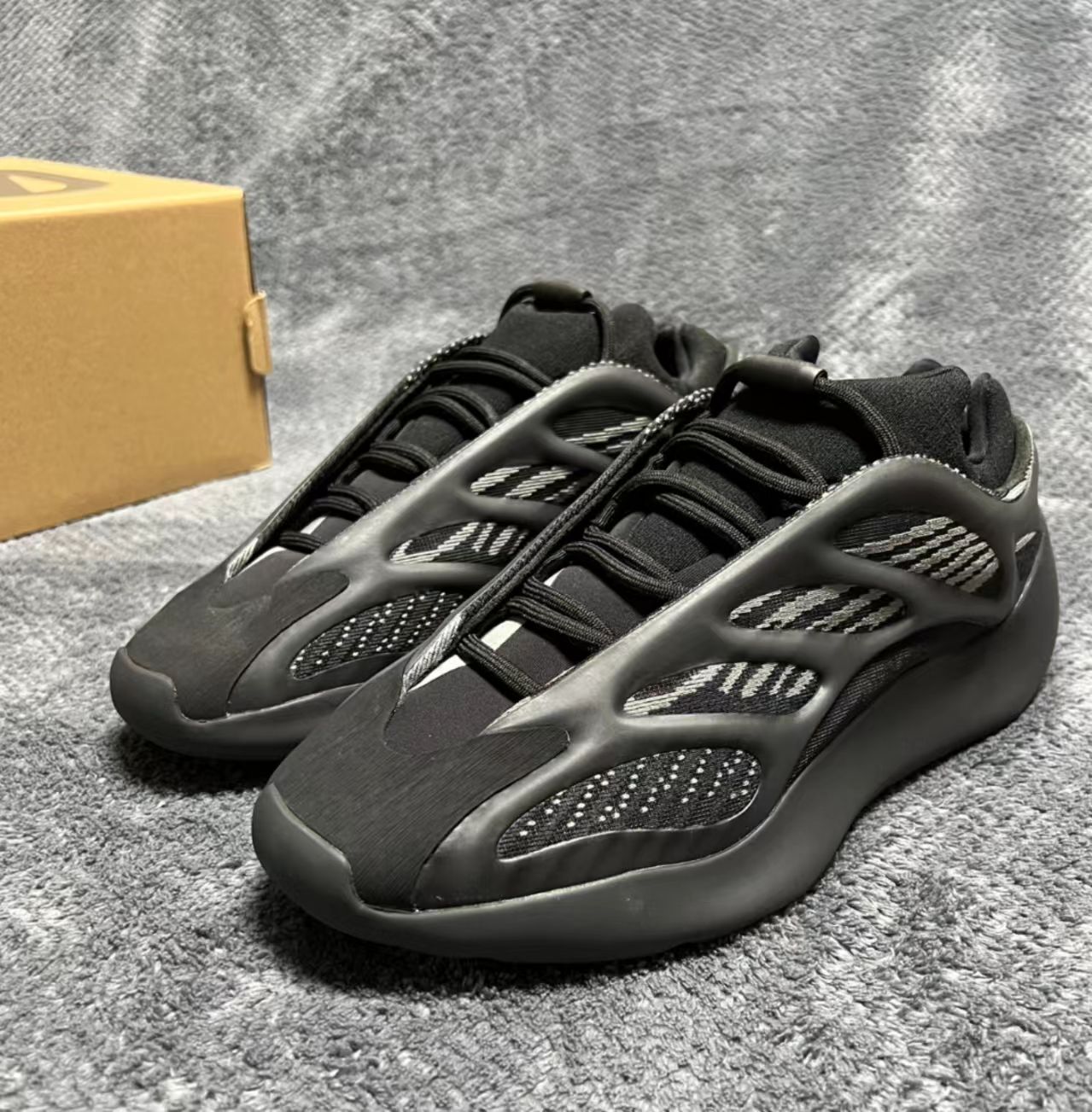 Yeezy 700 V3 Alvah