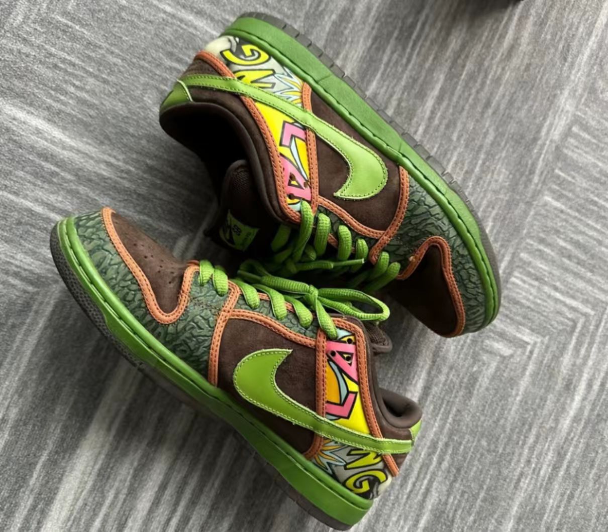 Nike SB Dunk Low "De La Soul"