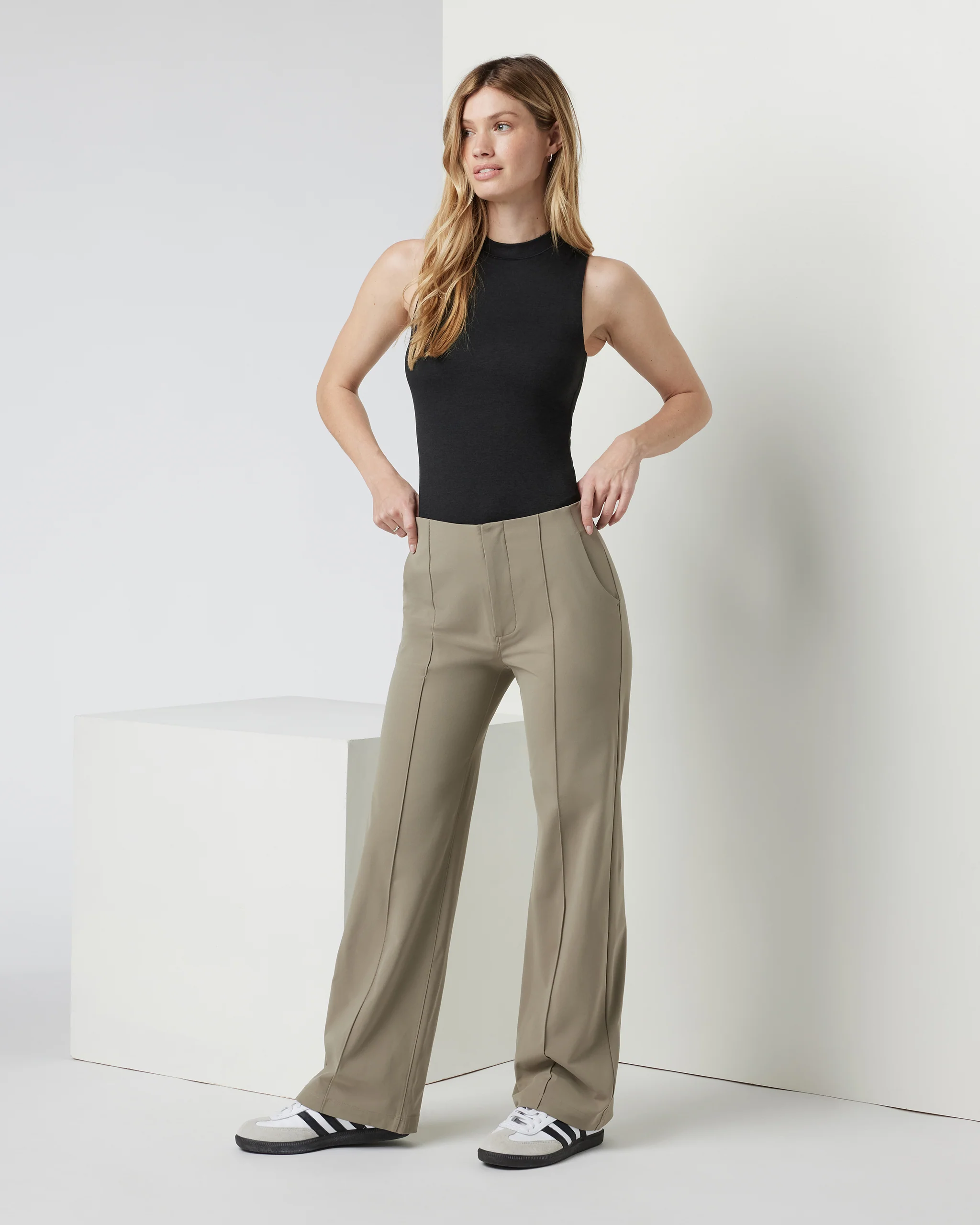 Womens Meta Wideleg Pant - Short