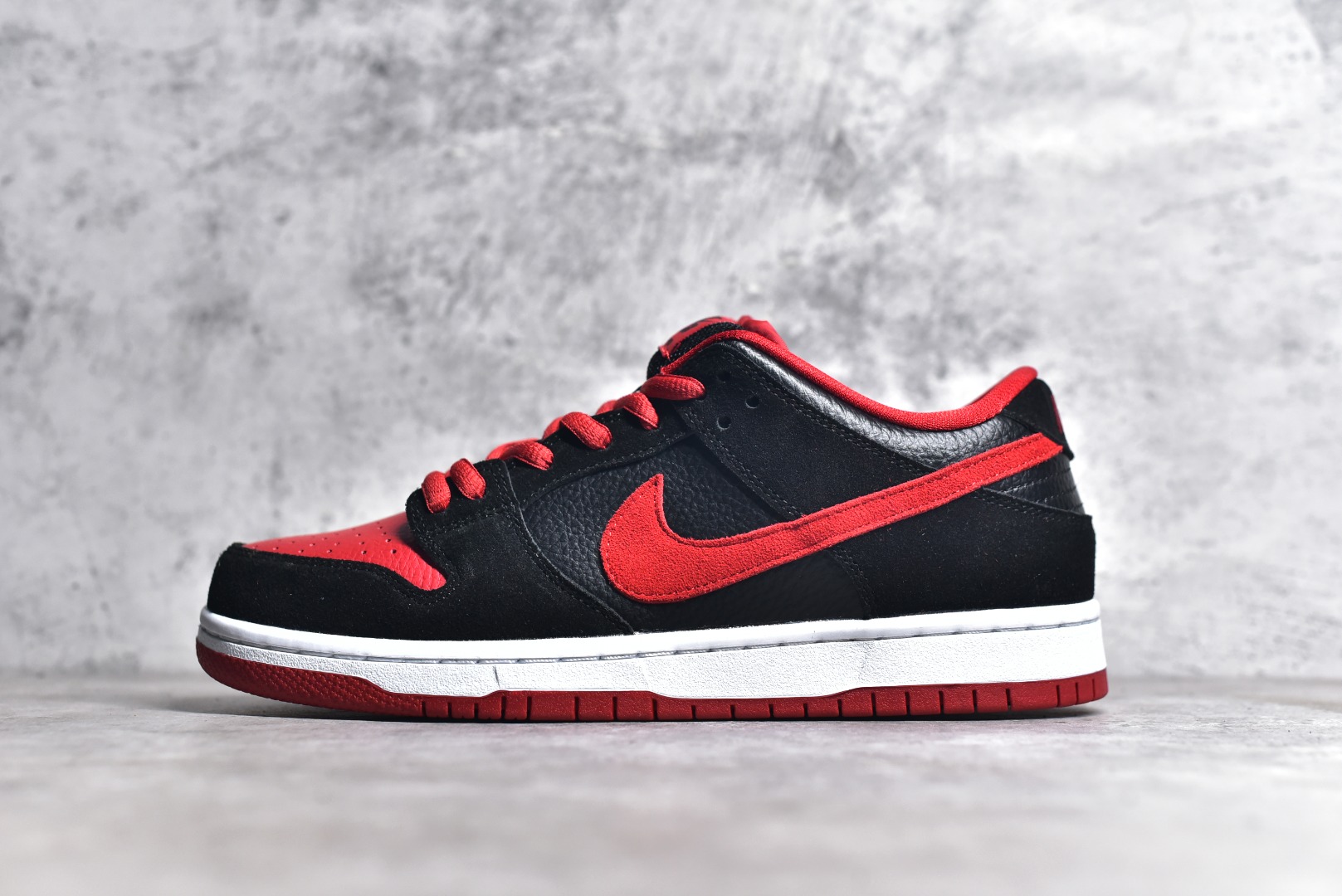 NIKE SB DUNK LOW J PACK BRED 304292-039