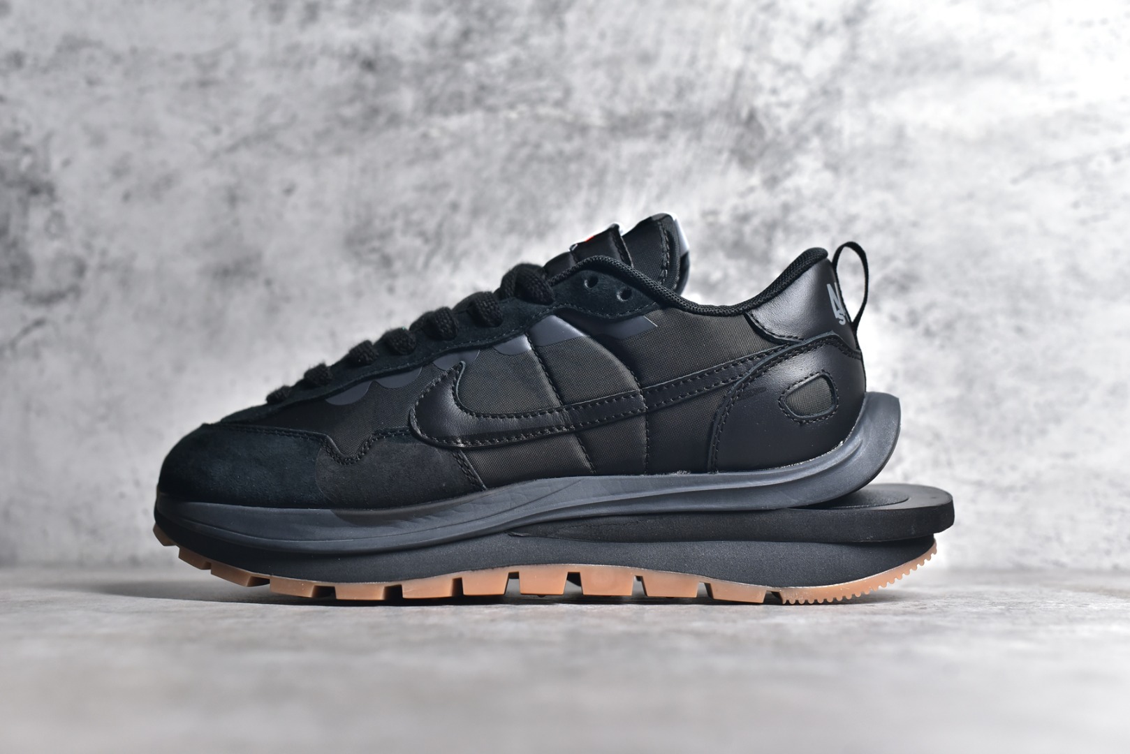 GS NIKE VAPORWAFFLE SACAI BLACK GUM DD1875-001