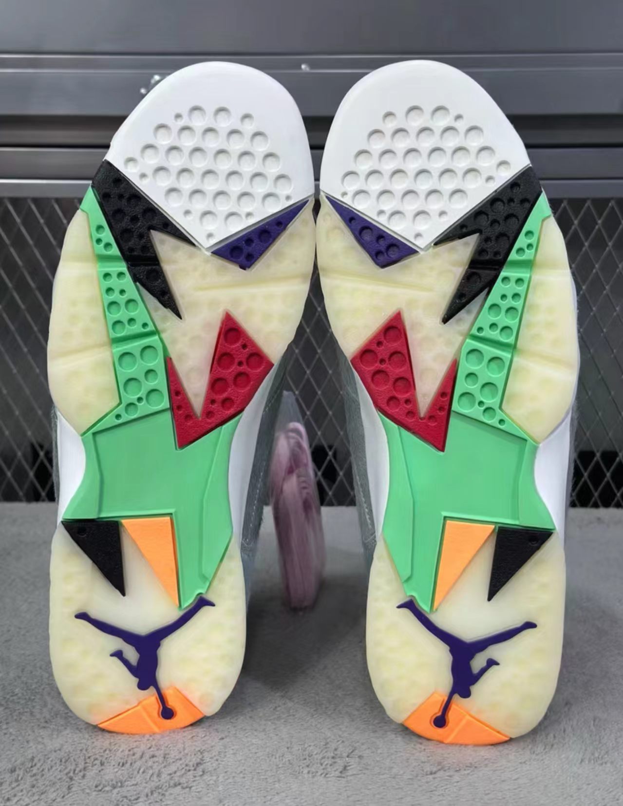 Air Jordan 7 Retro "Neutral Grey / Pink Foam"