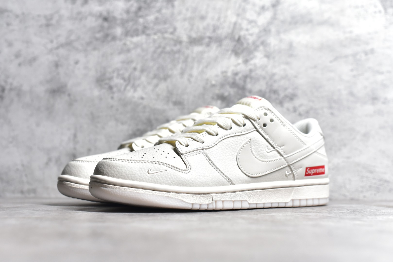 SUPREME X DUNK LOW BB8675-104