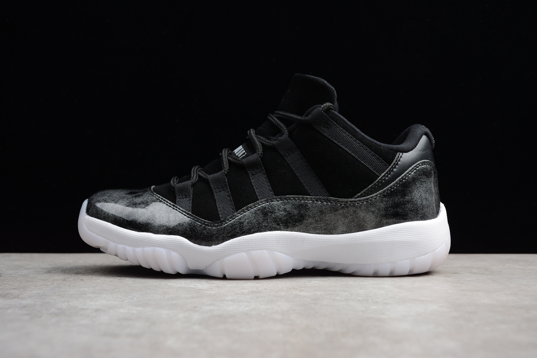 Air Jordan 11 Low 