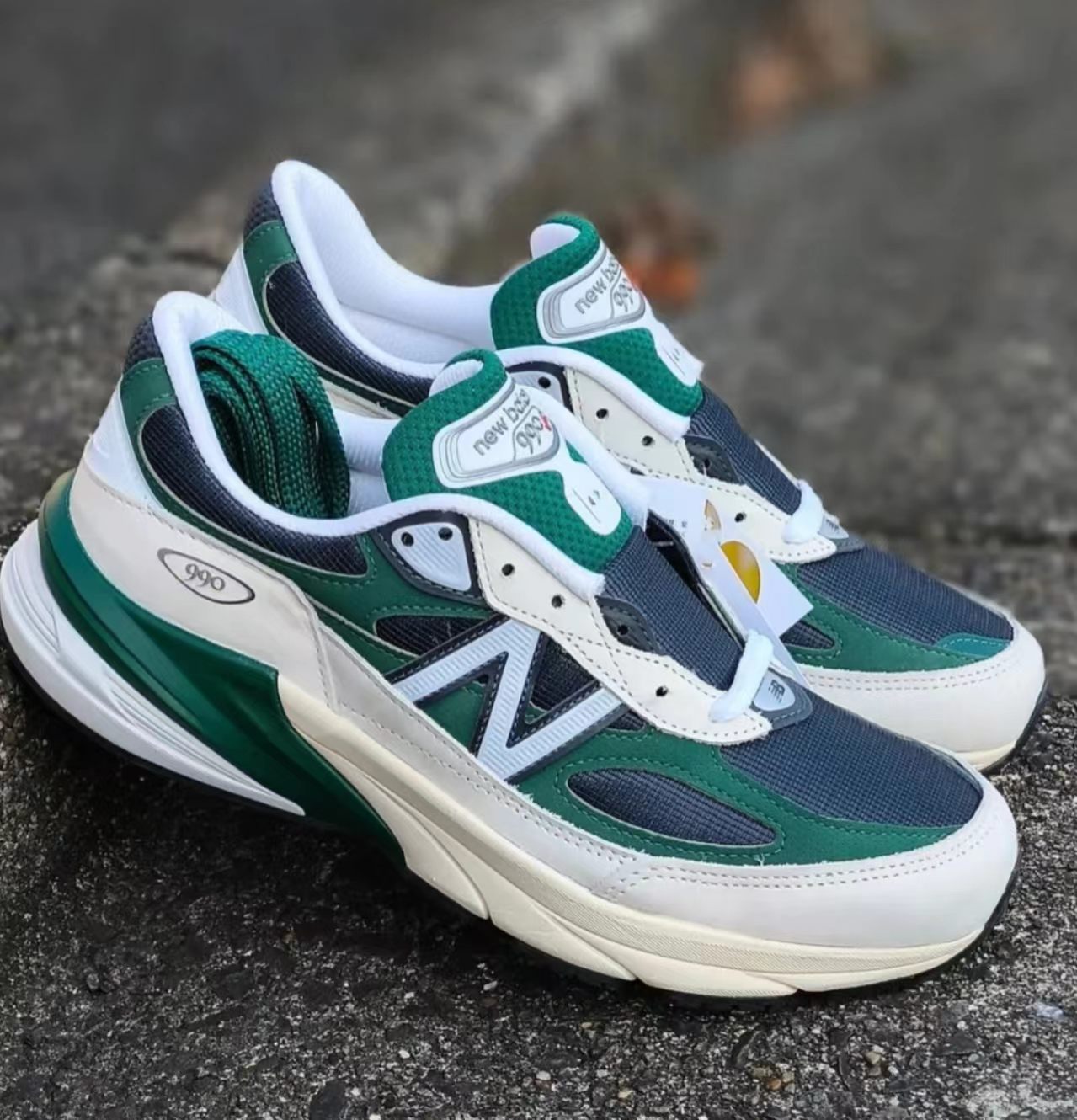 New Balance 990v6 