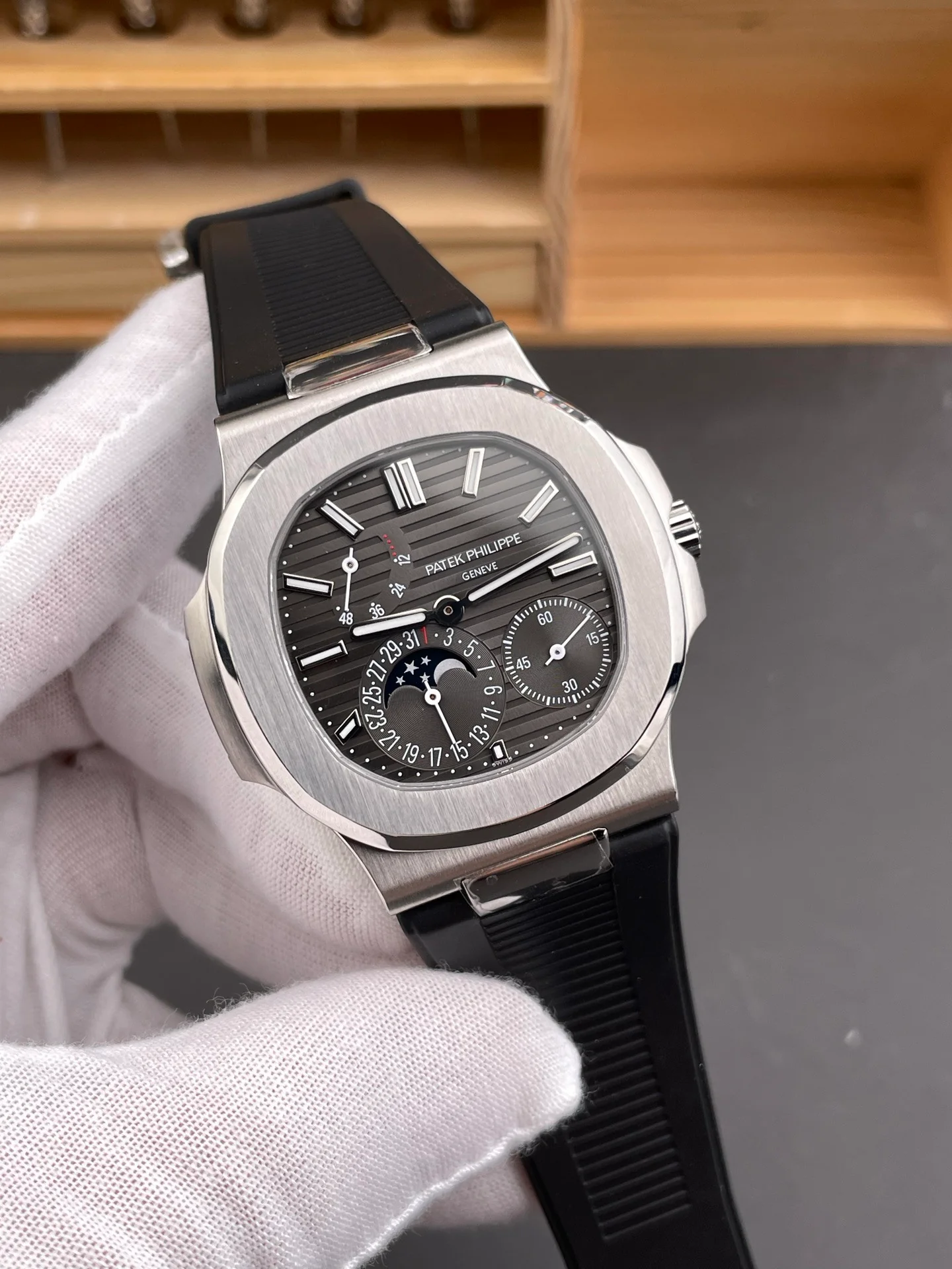 Nautilus 5712 Grey Dial