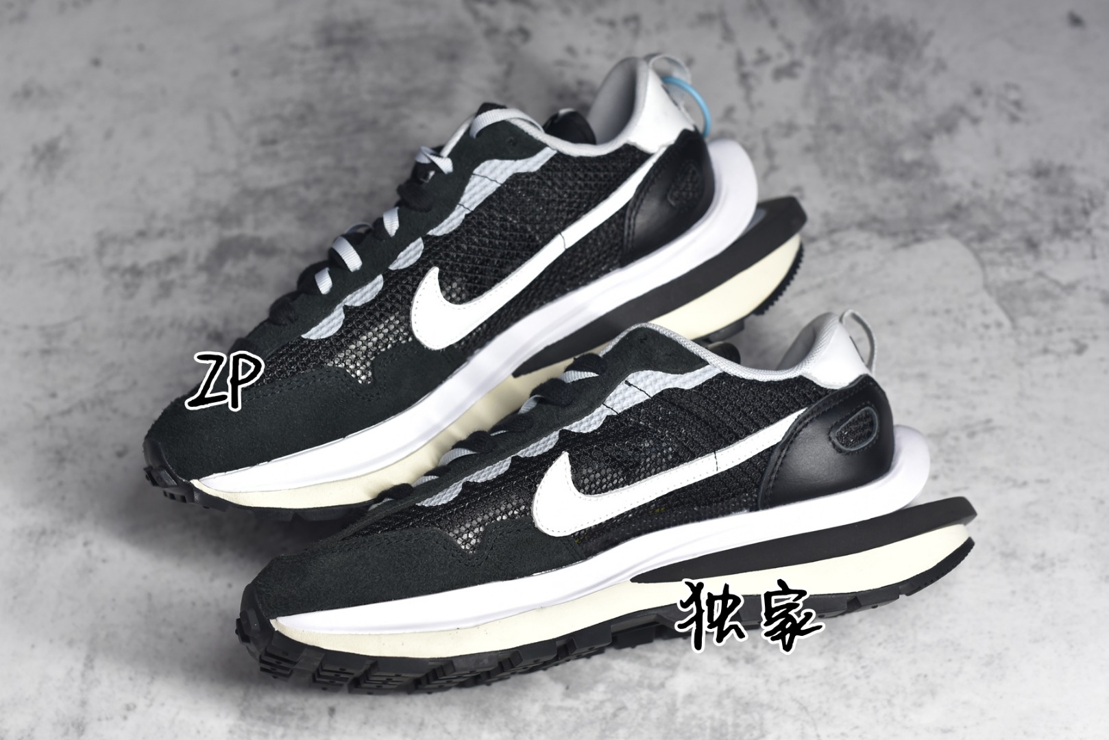 KO SACAI X NIKE VAPORWAFFLE BLACK AND WHITE CV1363-001