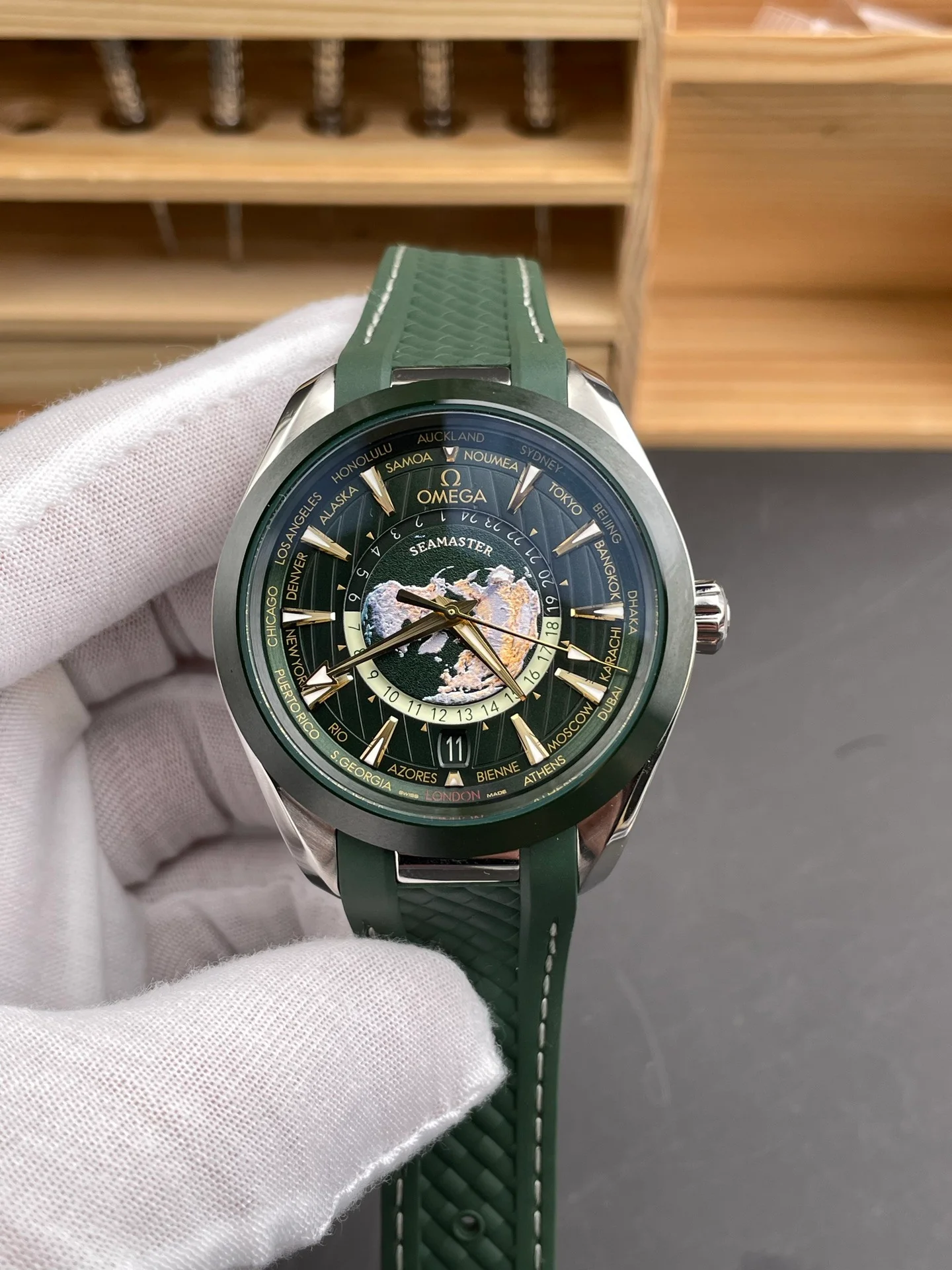 Worldtimer Green Seamaster 150M