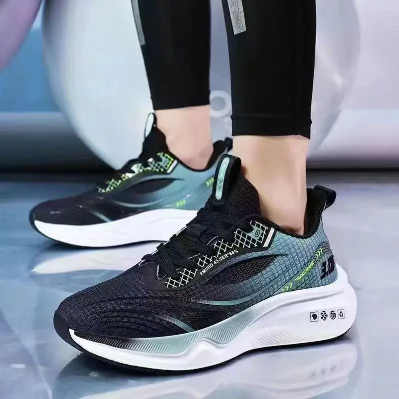 Thick Bottom Lightweight Breathable Mesh Design Hundreds of Sports Shoes