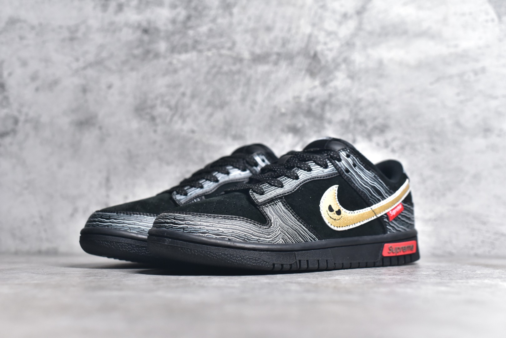 SB DUNK LOW SUPREME XD6188-025