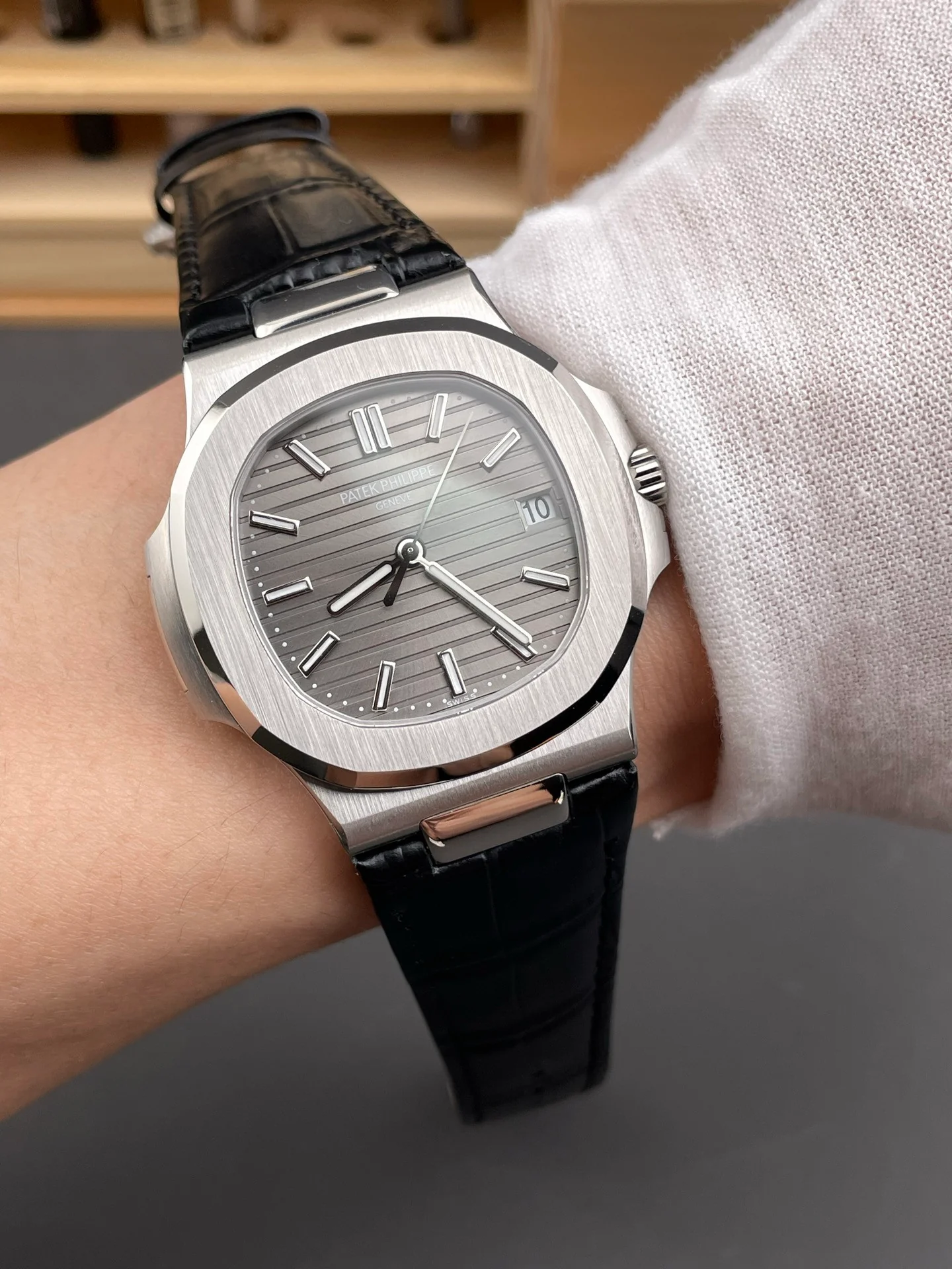 Nautilus 5711G Grey Dial Leather Stra