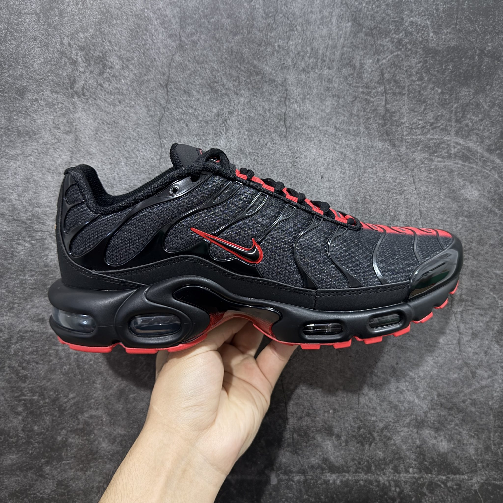 NIKE AIR MAX PLUS TN IM4868-010