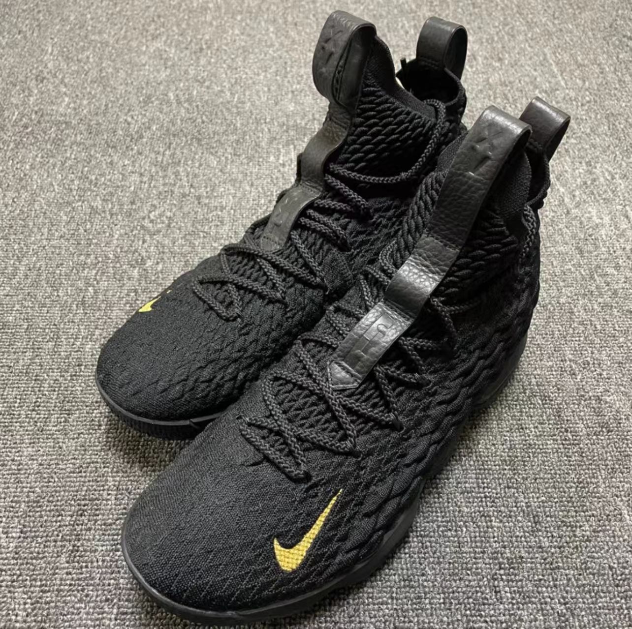 Nike LeBron 15 