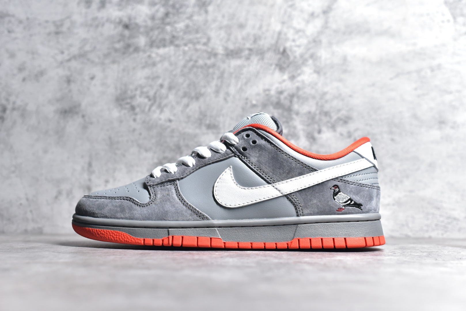 NIKE SB DUNK LOW STAPLE NYC PIGEON 304292-011