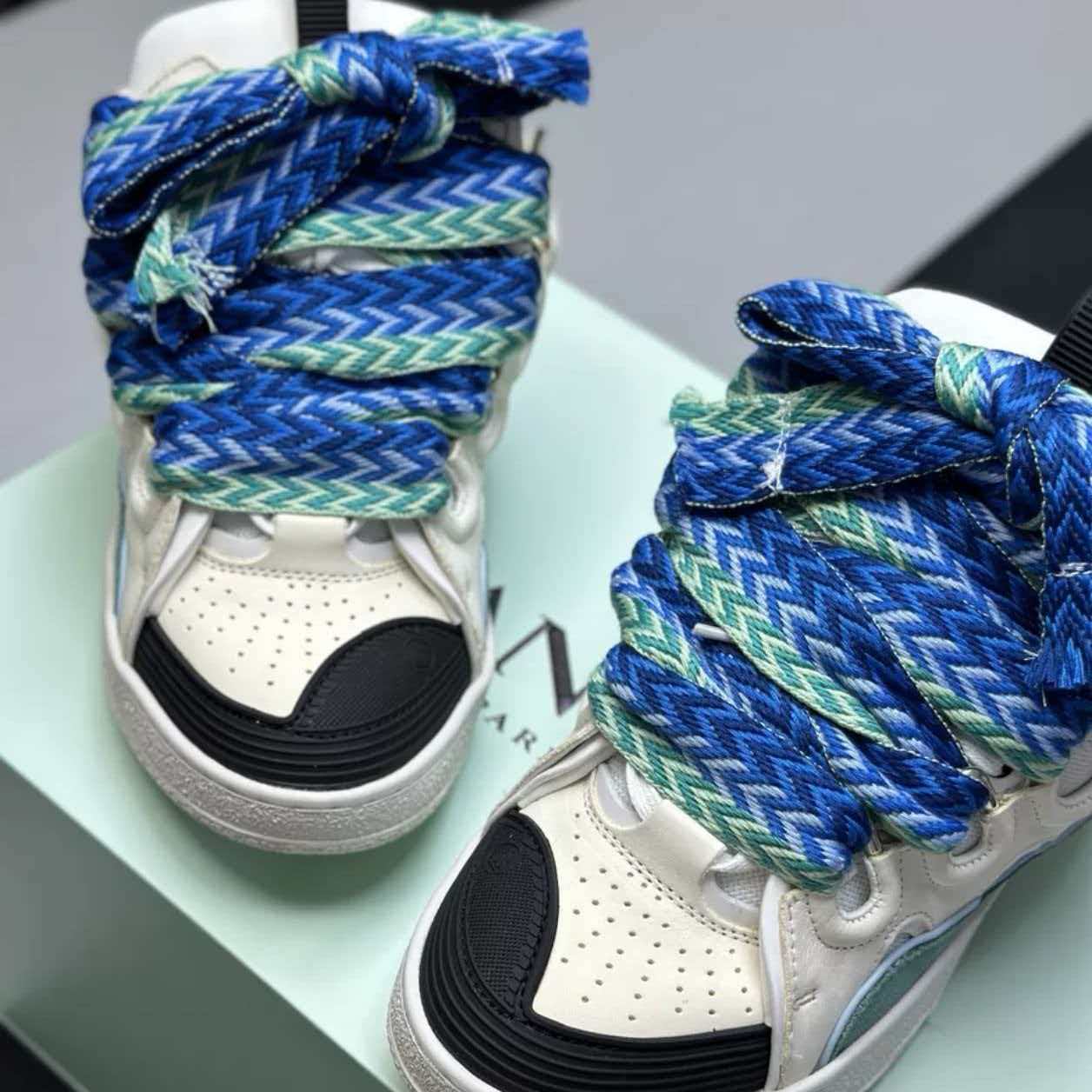 Lanvin Curb