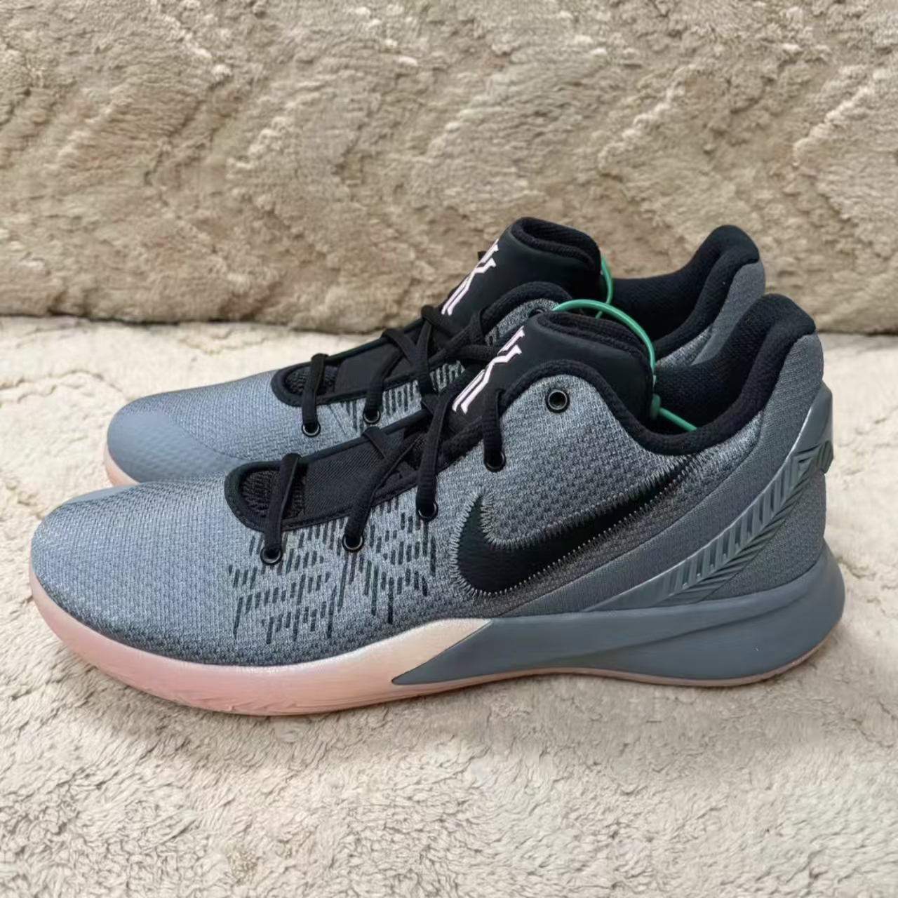 Nike Kyrie Flytrap 2 Grey Pink