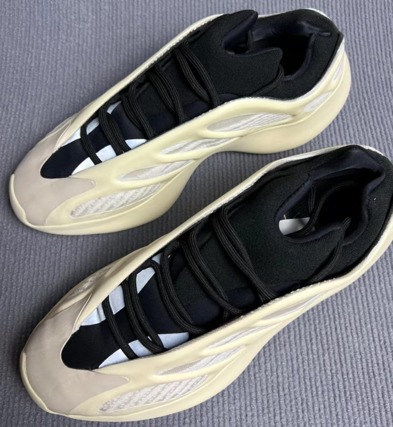 Yeezy 700 V3 Azael