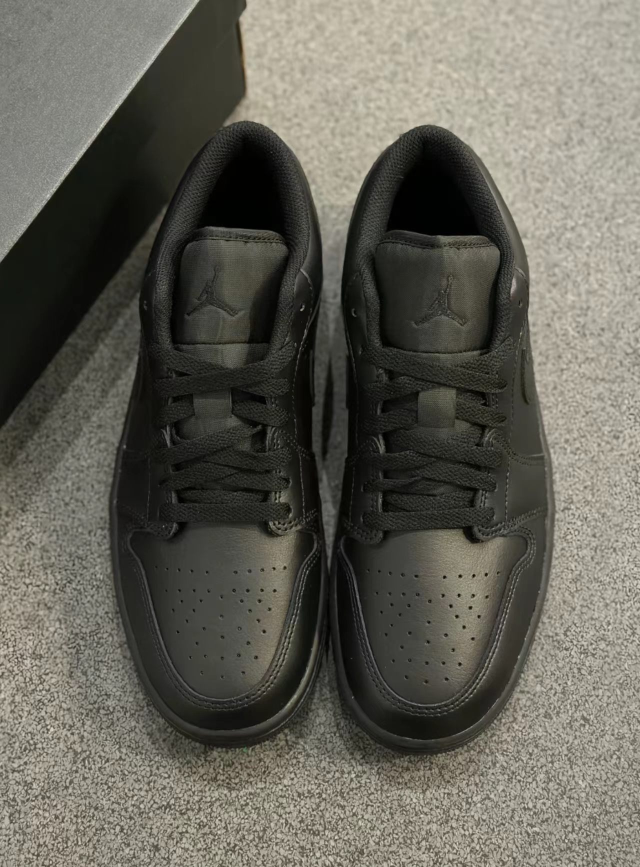 Air Jordan 1 Low "Triple Black"