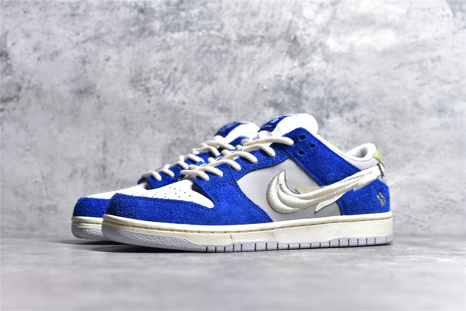 KO FLY STREETWEAR X NK SB DUNK LOW  DQ5130-400